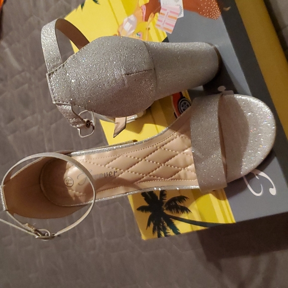 NIB Silver Strappy Heels - Picture 16 of 16